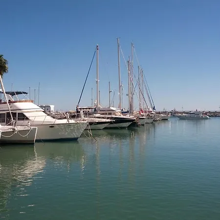 Tranquil Beachfront Mar Azul Apartment Estepona