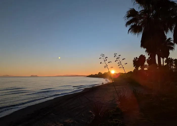 Tranquil Beachfront Mar Azul Apartment Estepona